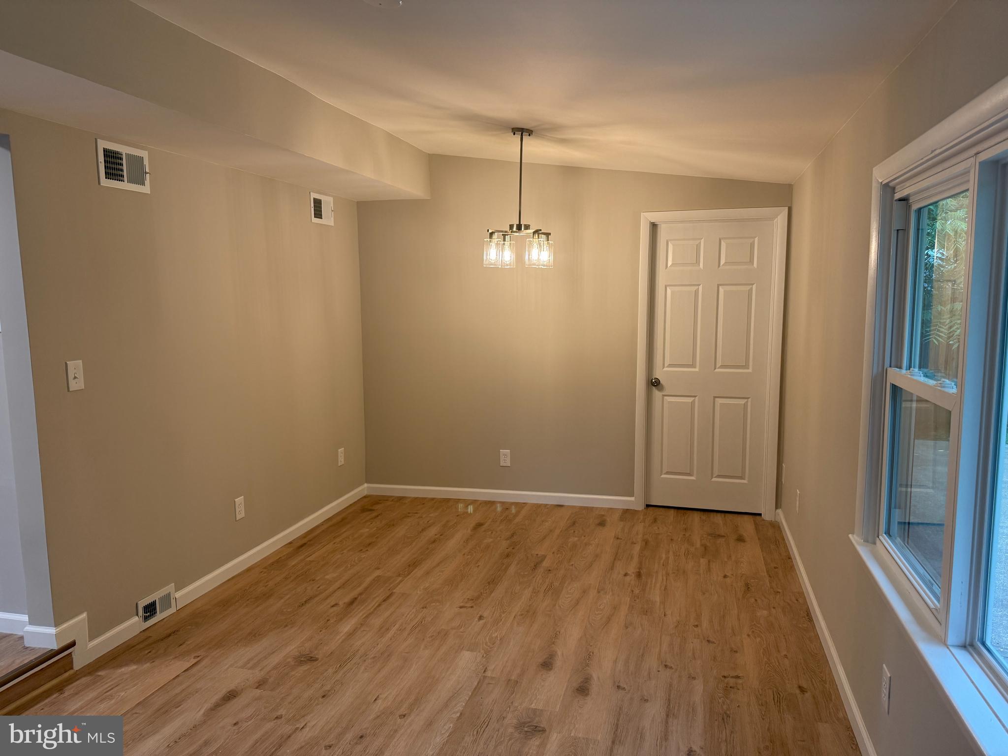 LAUREL - Residential