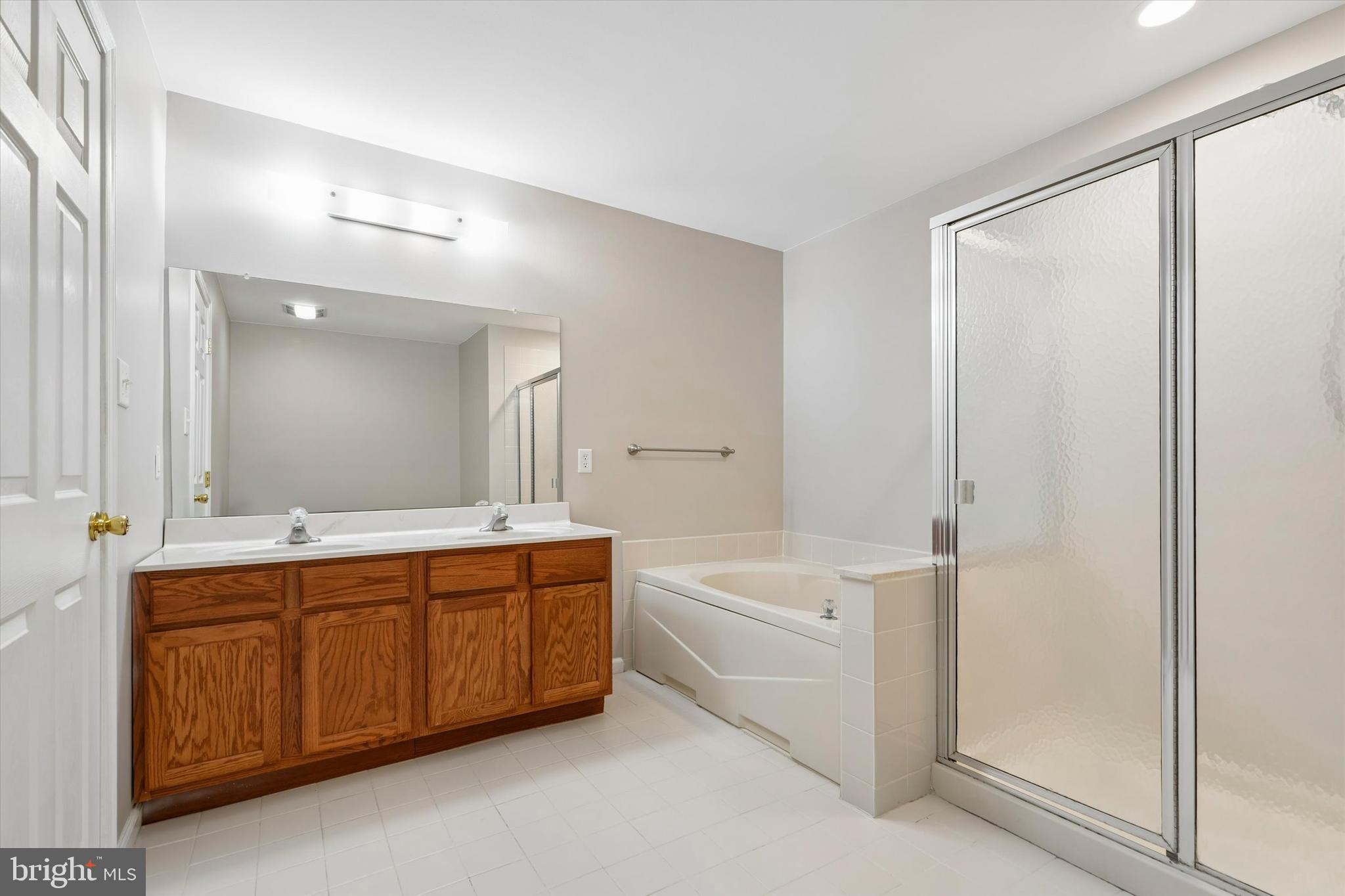 CHARLESTOWN OAKS - Residential