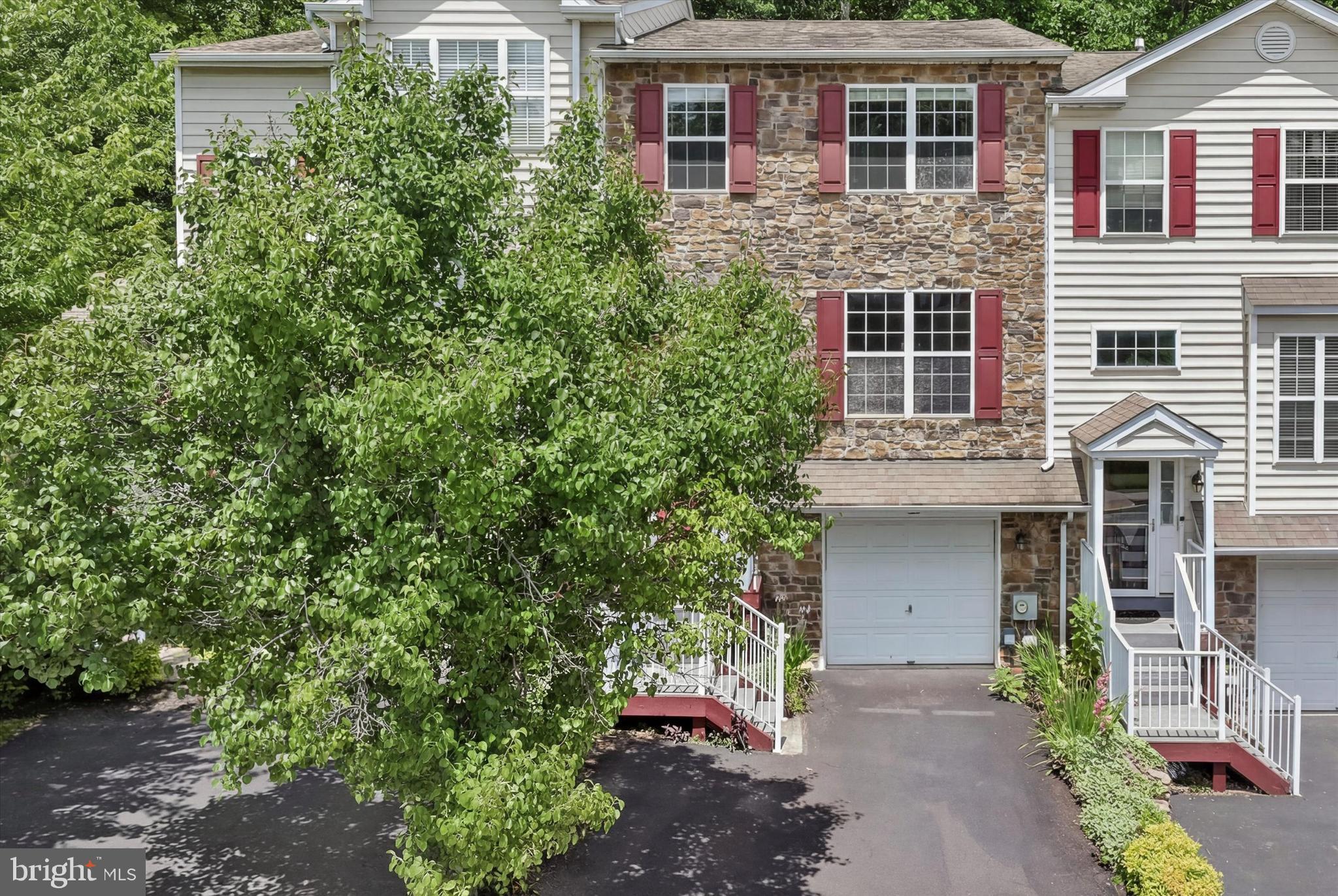 CHARLESTOWN OAKS - Residential
