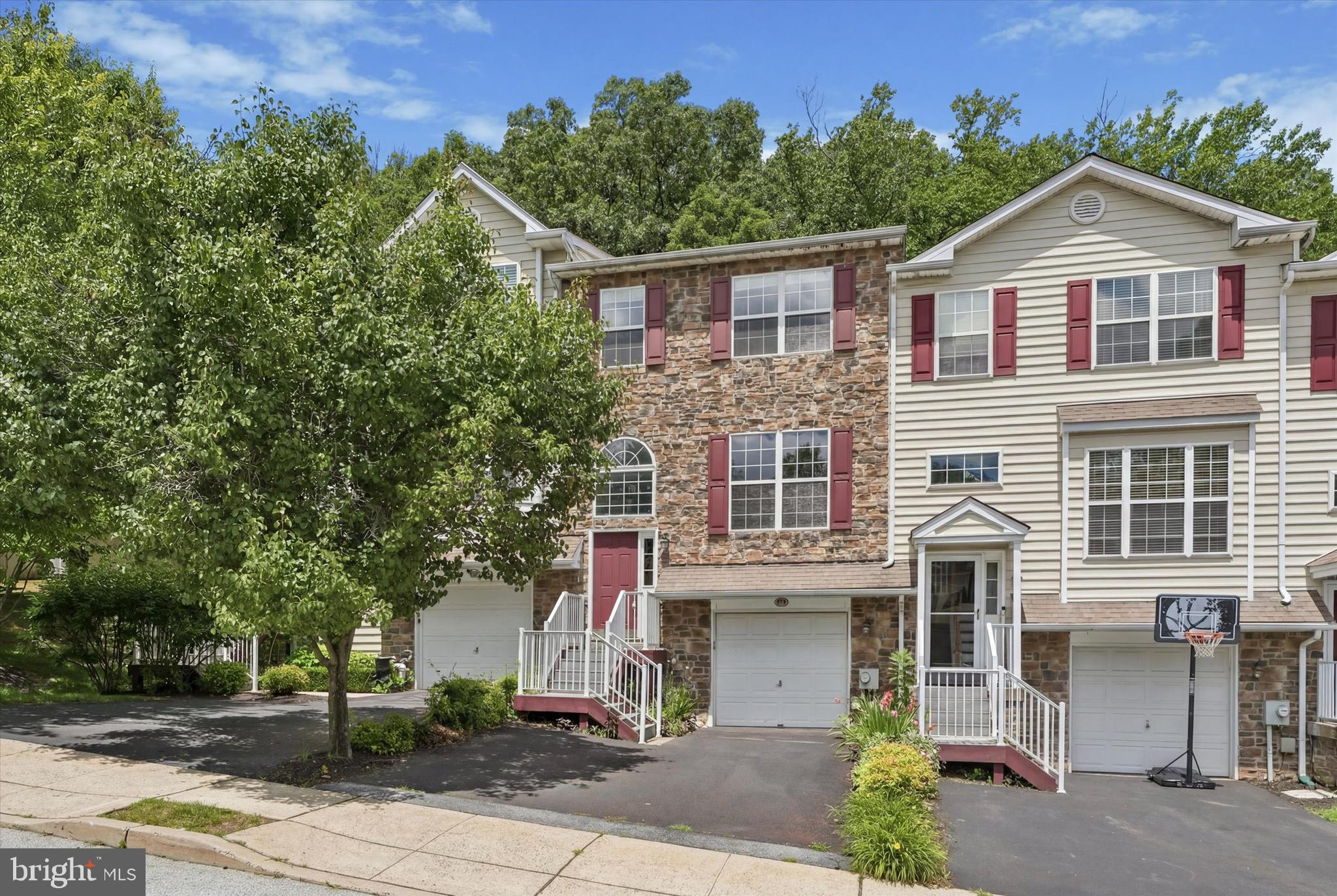 CHARLESTOWN OAKS - Residential