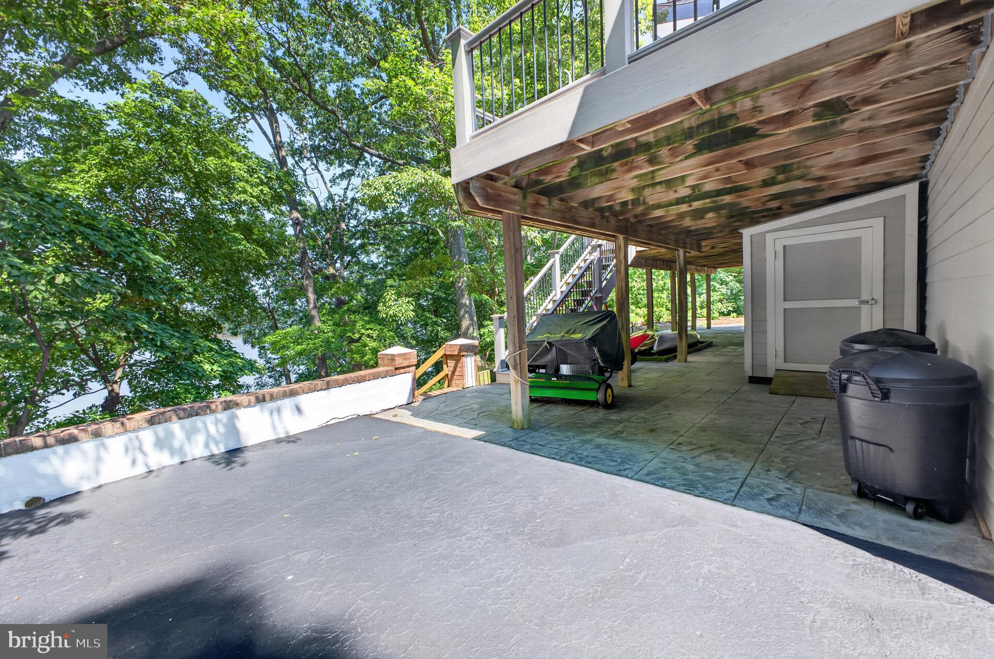 KINNAIRDS POINT - Residential