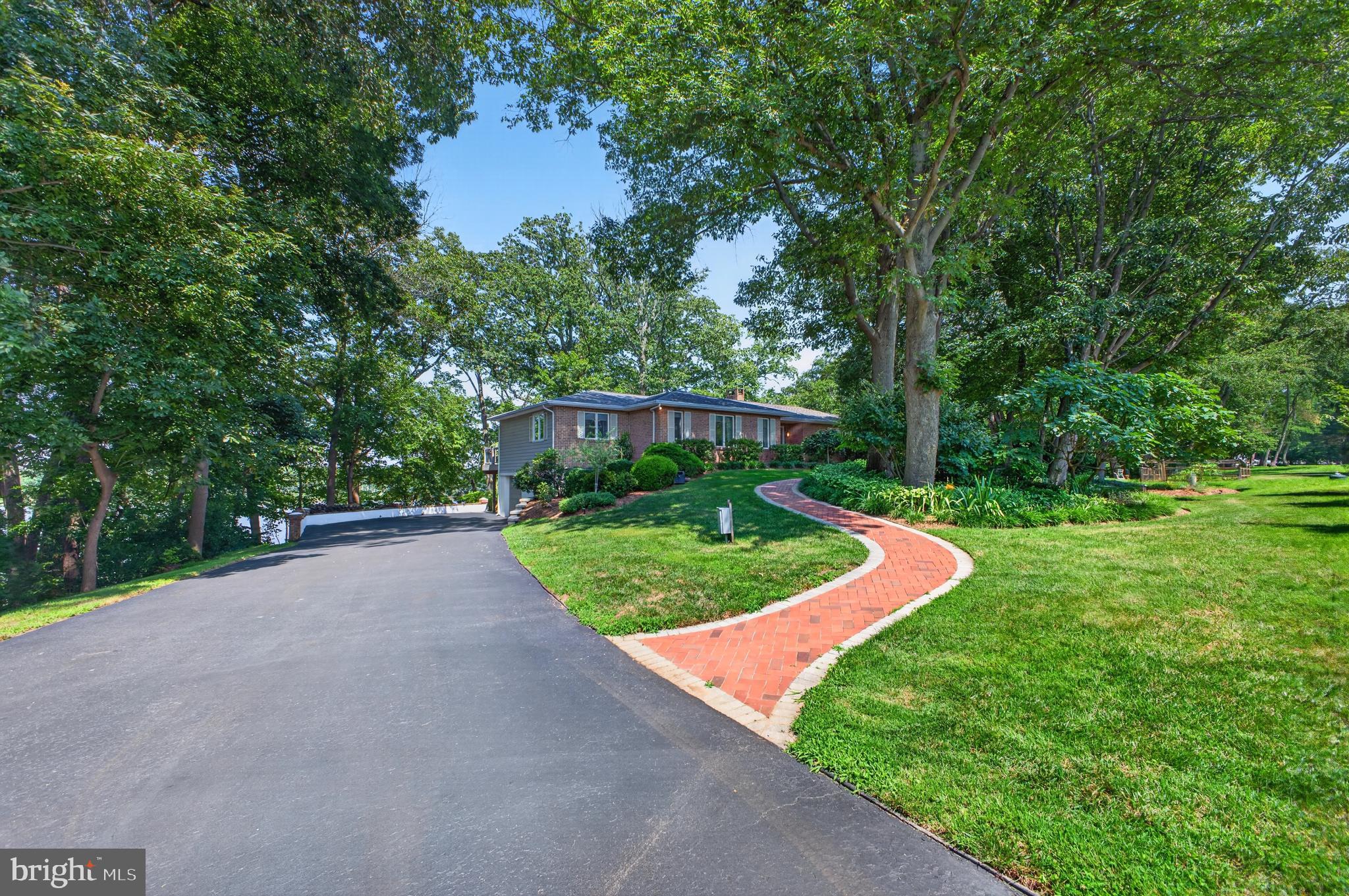 KINNAIRDS POINT - Residential