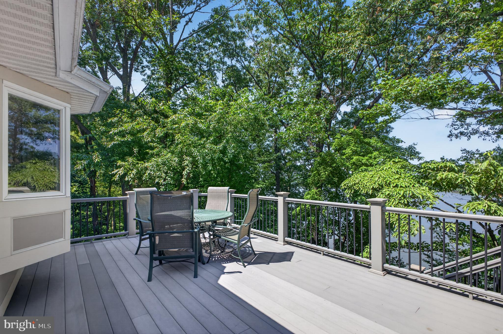 KINNAIRDS POINT - Residential