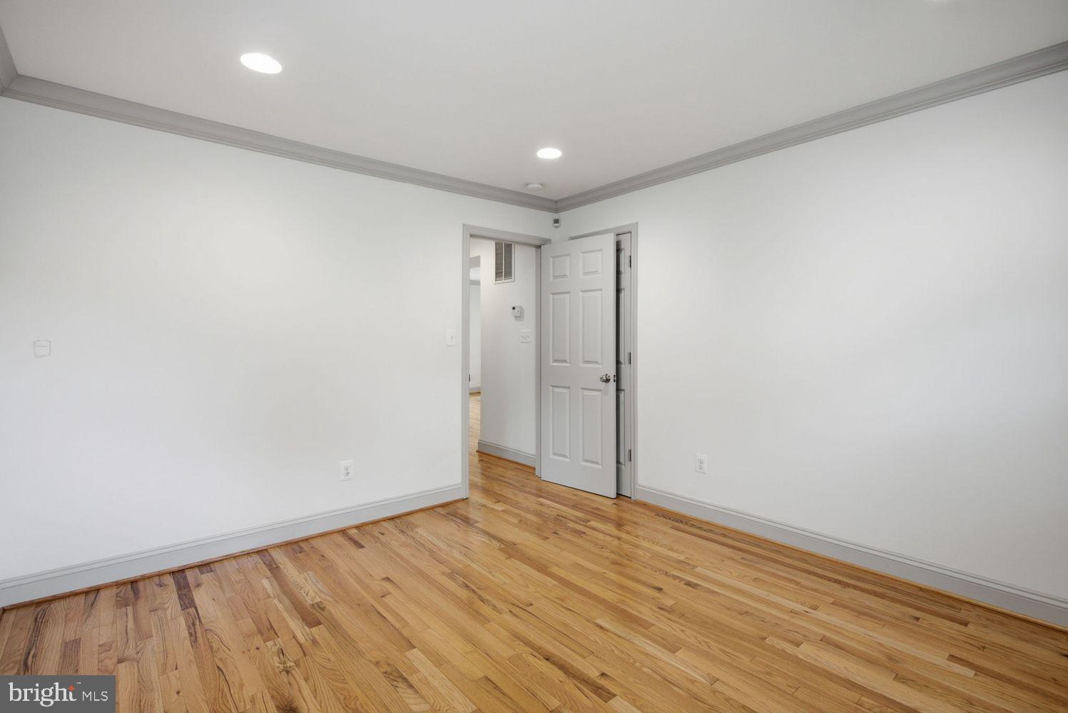 QUEENS CHAPEL - Residential