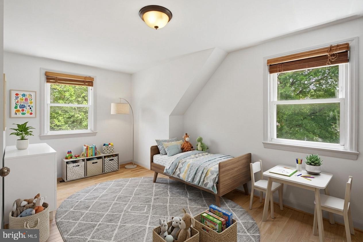 QUEENS CHAPEL - Residential