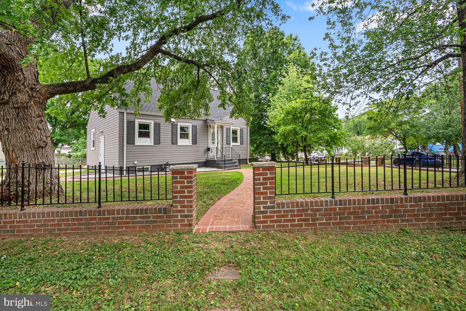 QUEENS CHAPEL - Residential