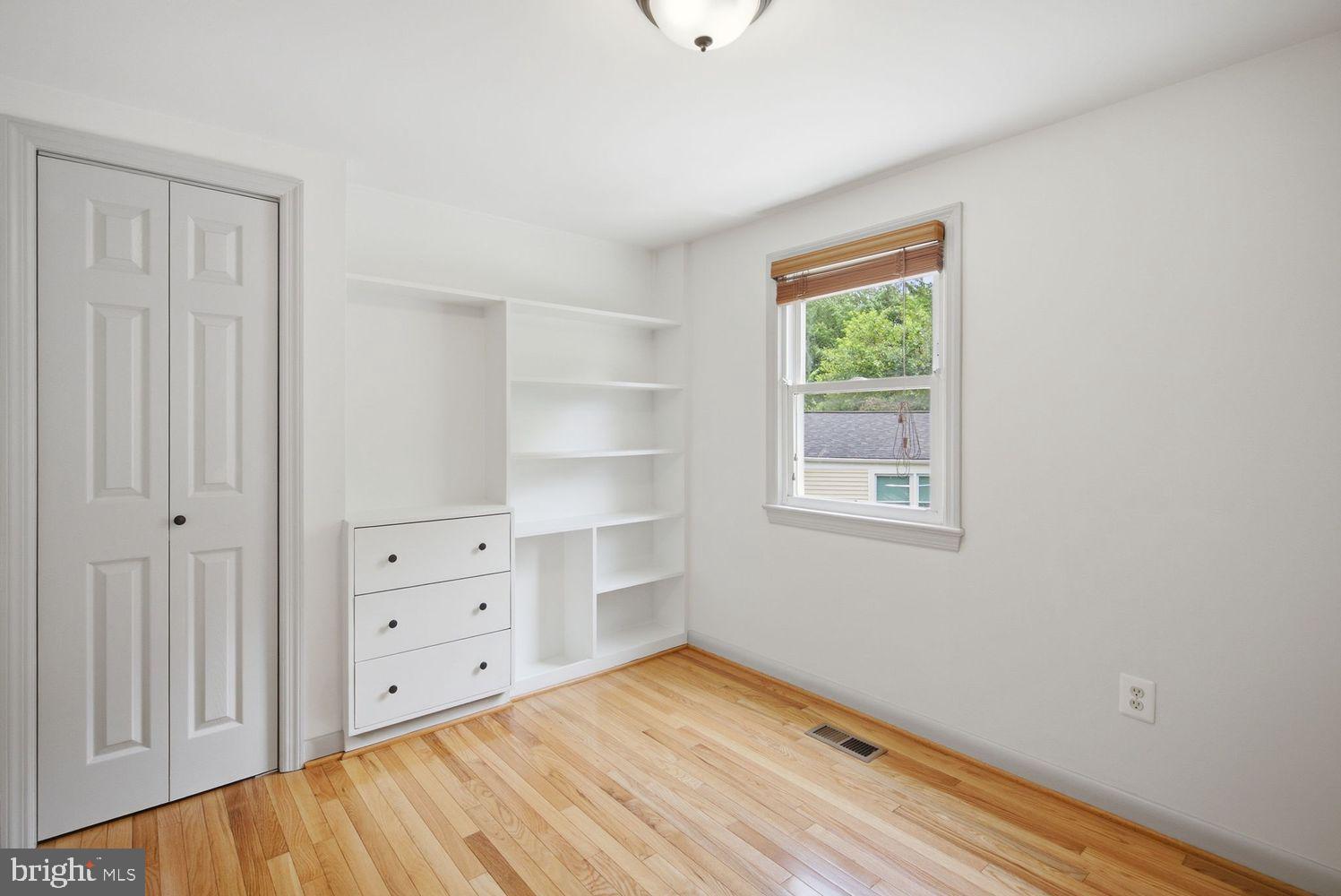 QUEENS CHAPEL - Residential