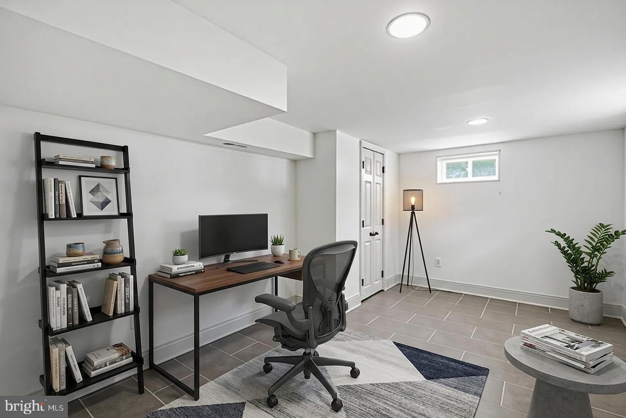 QUEENS CHAPEL - Residential