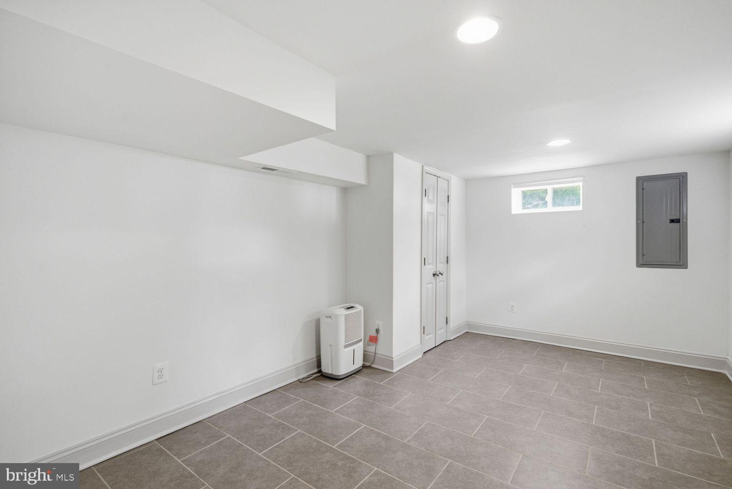 QUEENS CHAPEL - Residential