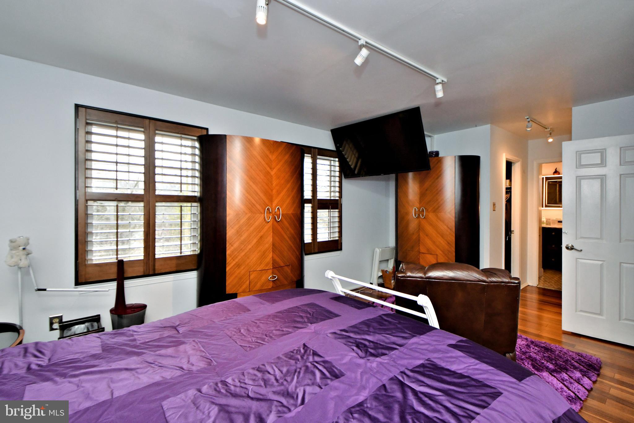 STOTESBURY TWHSE - Residential