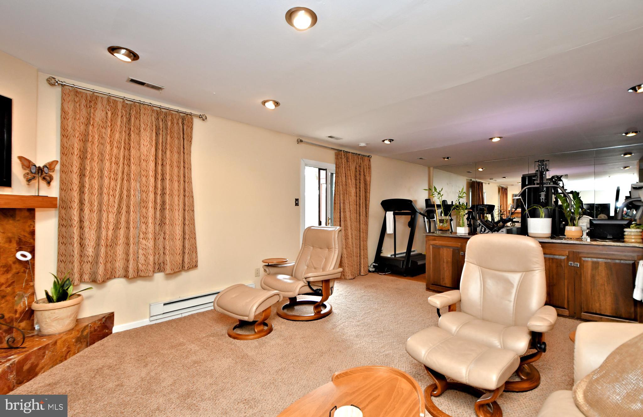 STOTESBURY TWHSE - Residential