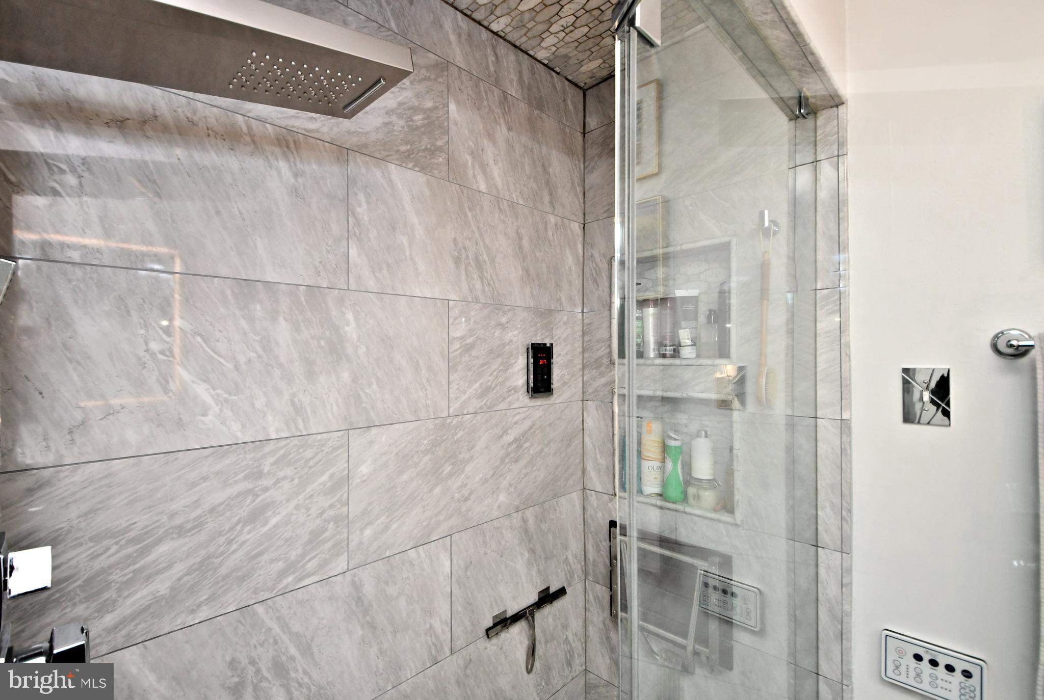 STOTESBURY TWHSE - Residential