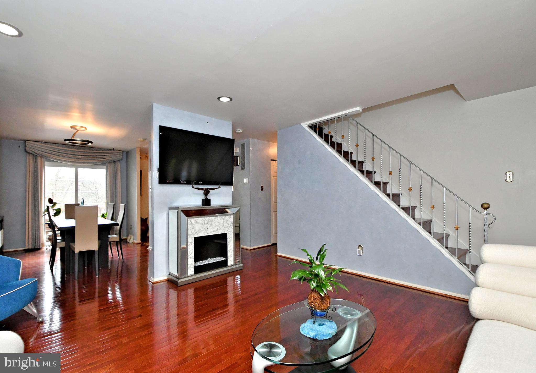 STOTESBURY TWHSE - Residential