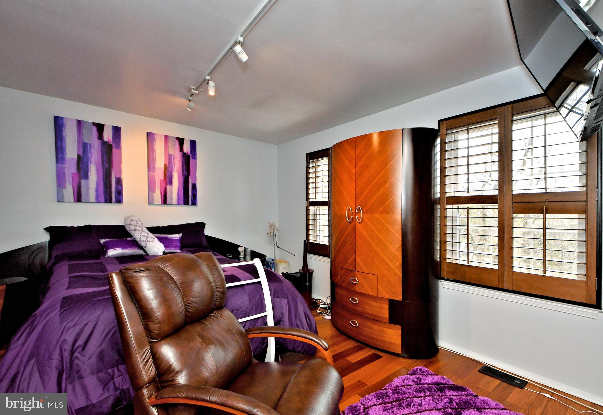 STOTESBURY TWHSE - Residential