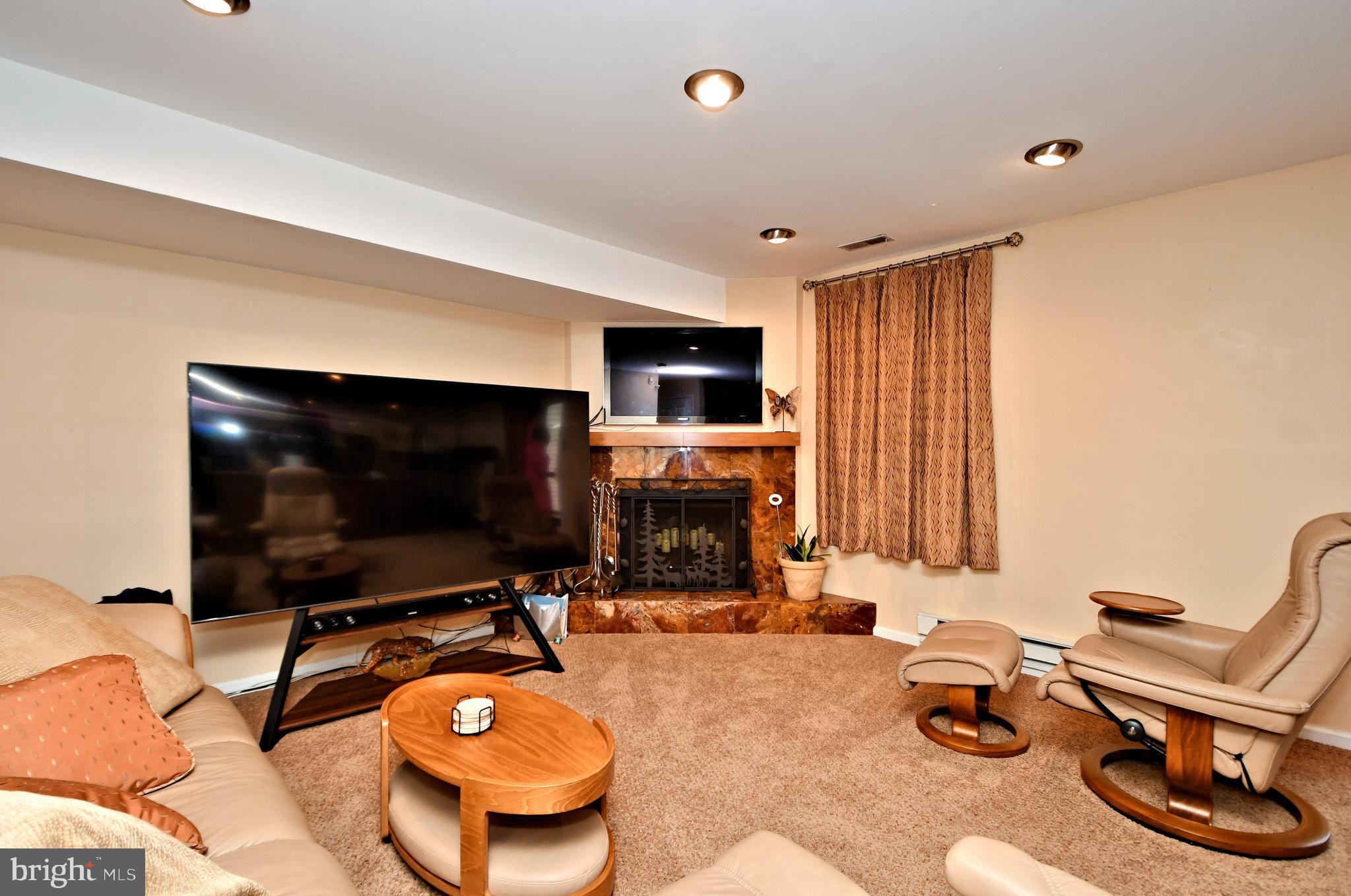 STOTESBURY TWHSE - Residential
