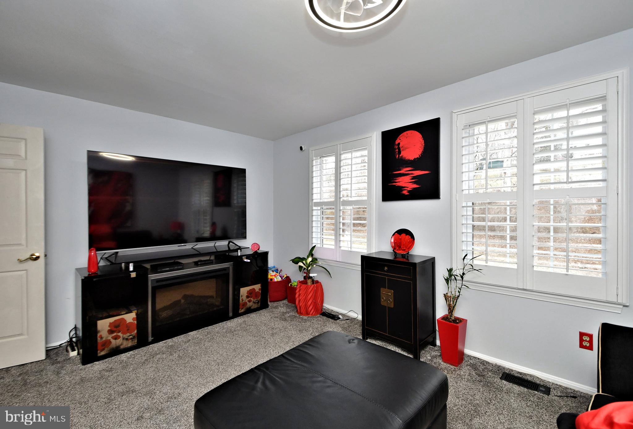 STOTESBURY TWHSE - Residential