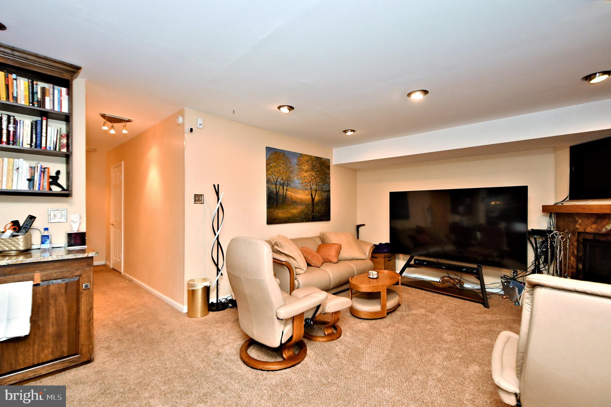 STOTESBURY TWHSE - Residential