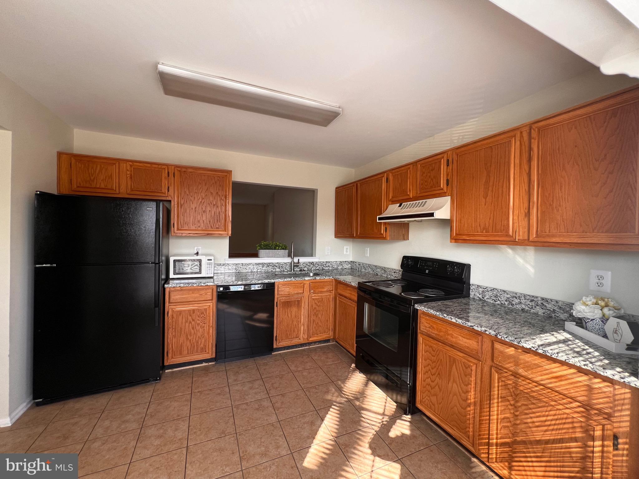 SINGLETONS GROVE - Residential Lease