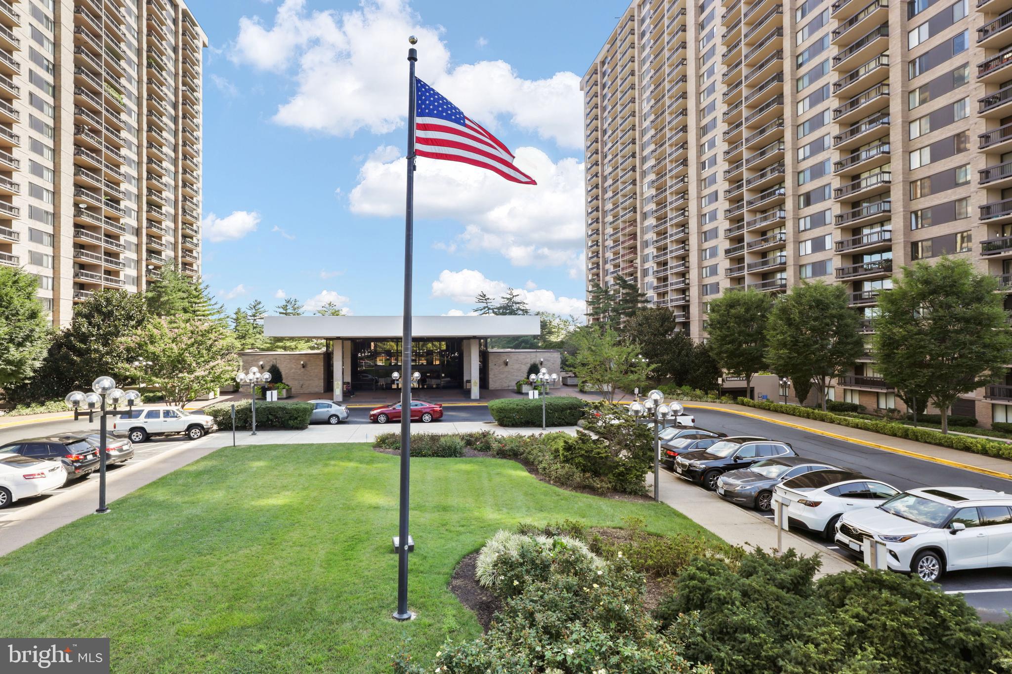 SKYLINE PLAZA - Residential