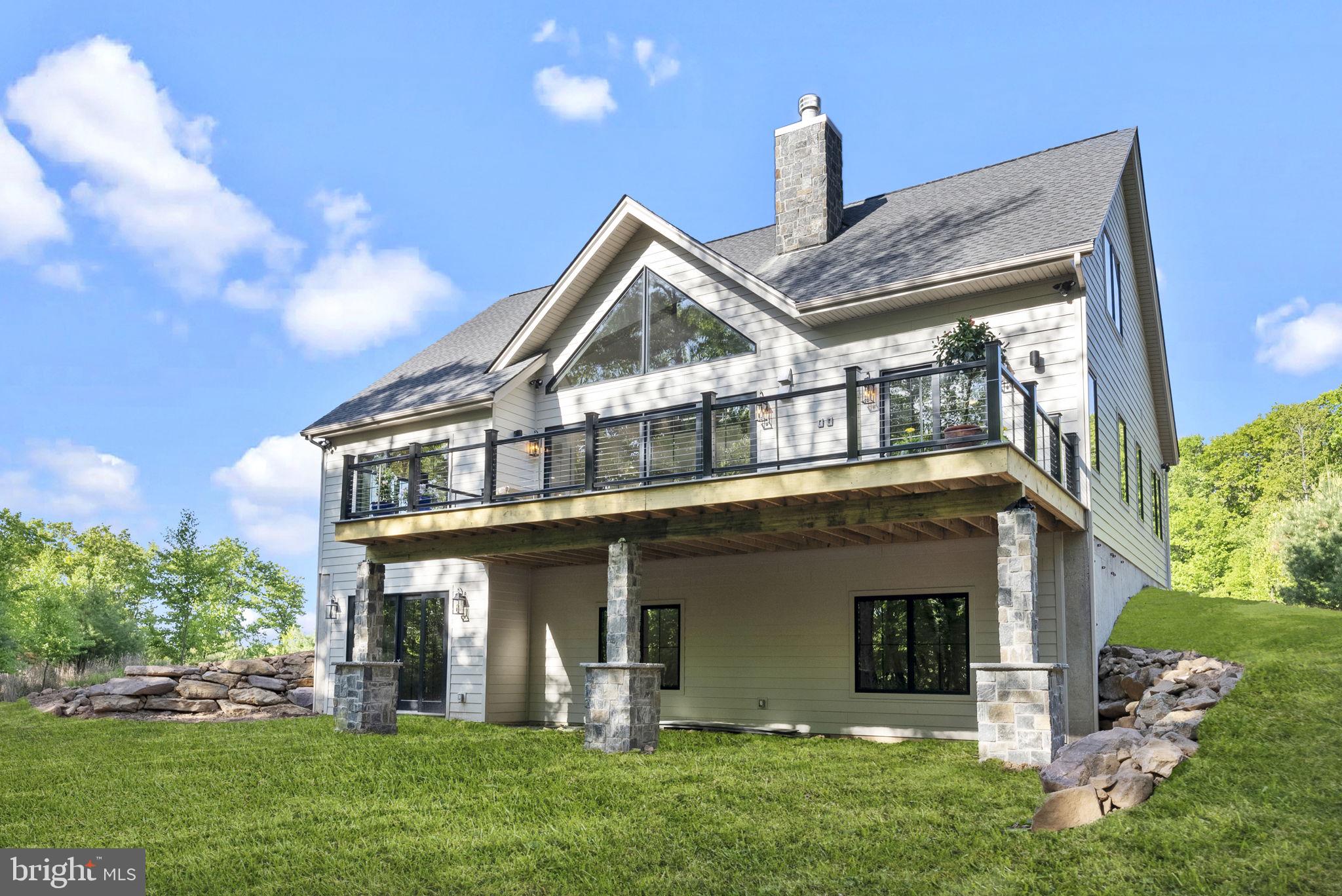 BIG BOULDER LAKE - Residential