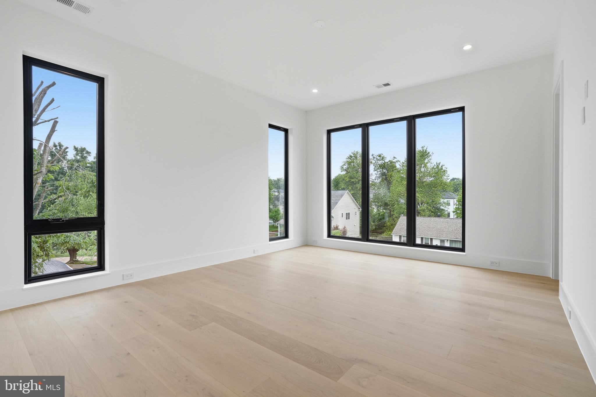PIMMIT HILLS - Residential