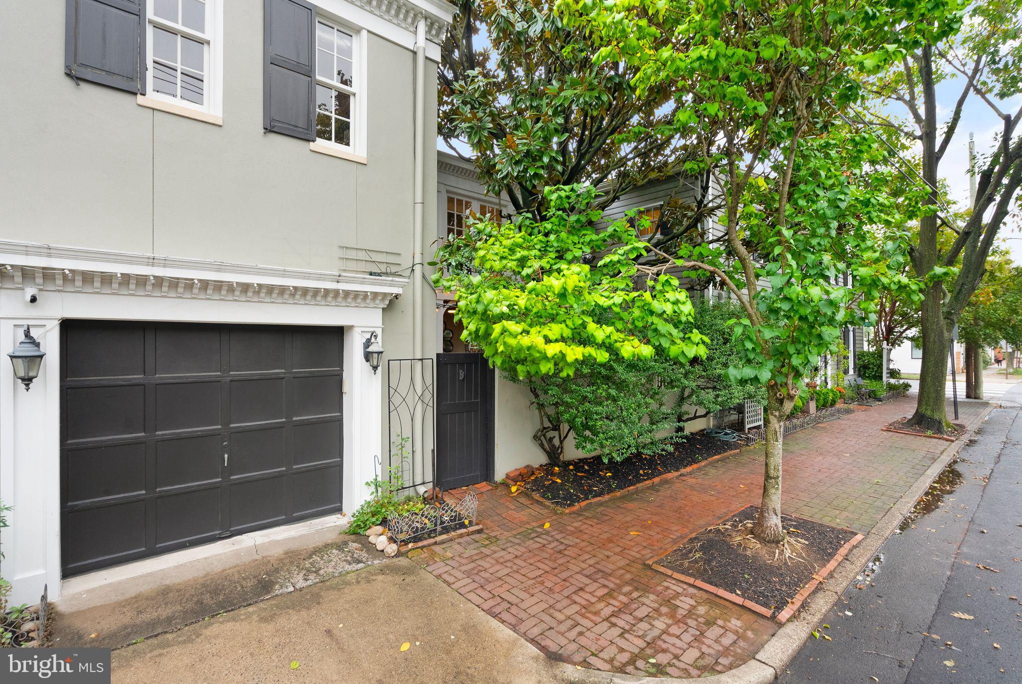 OLD TOWN ALEXANDRIA - Residential