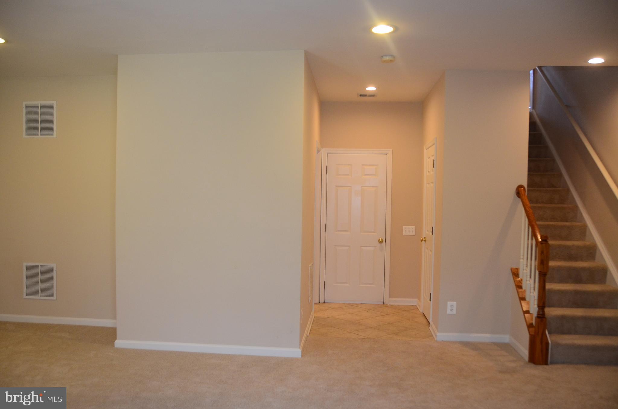 LOUDOUN PARKWAY CENTER - Residential Lease