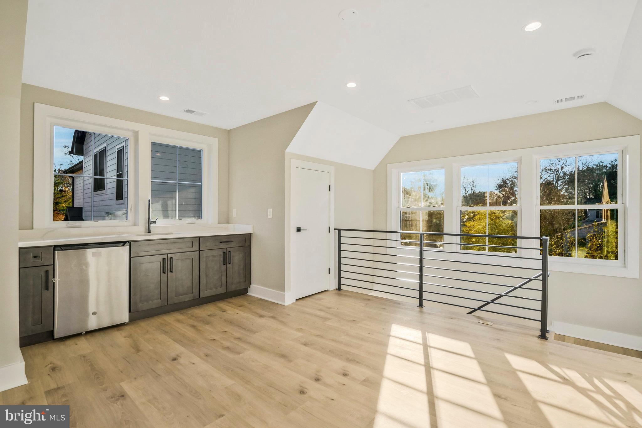 ARLINGTON FOREST - Residential