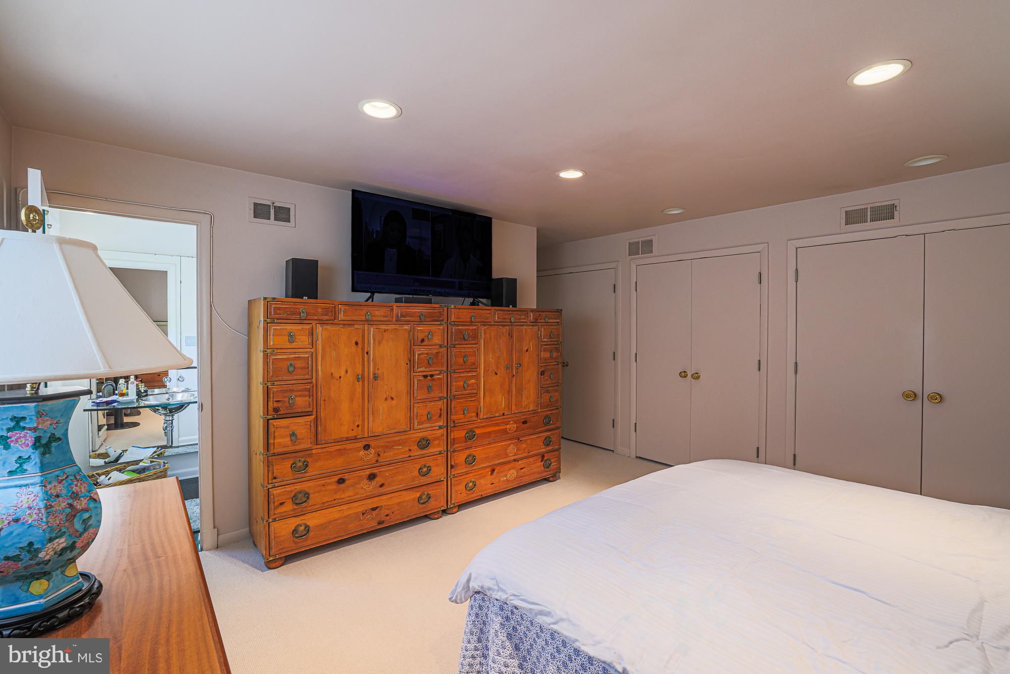 MEADOWOOD - Residential