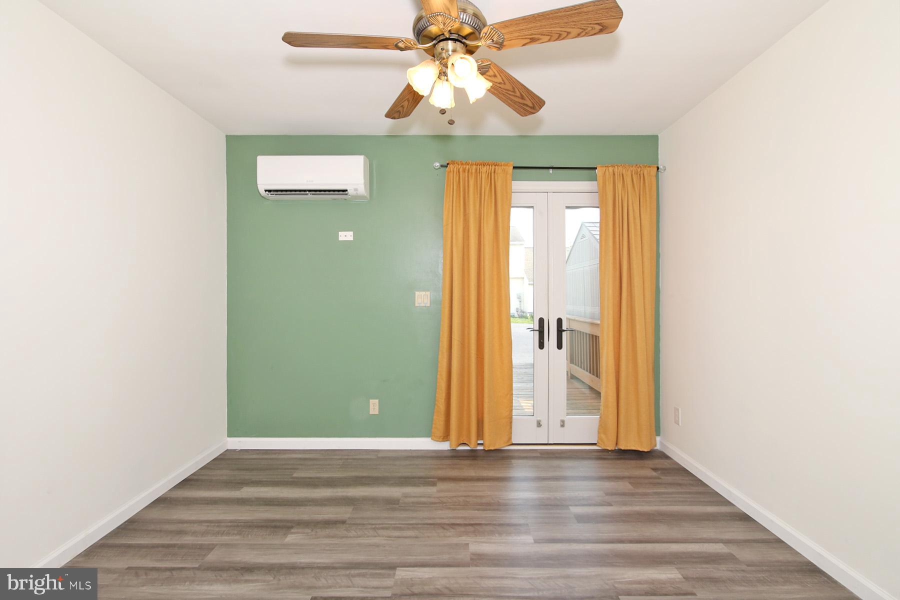 LAUREL HILLS NORTH - Residential