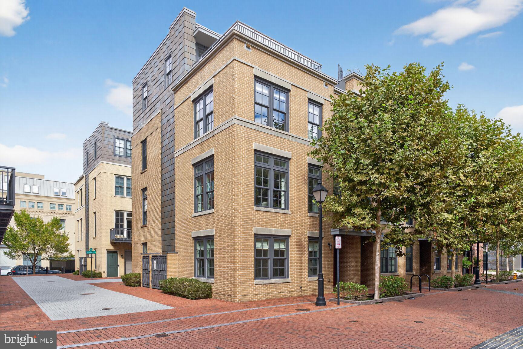 ROBINSON LANDING - Residential