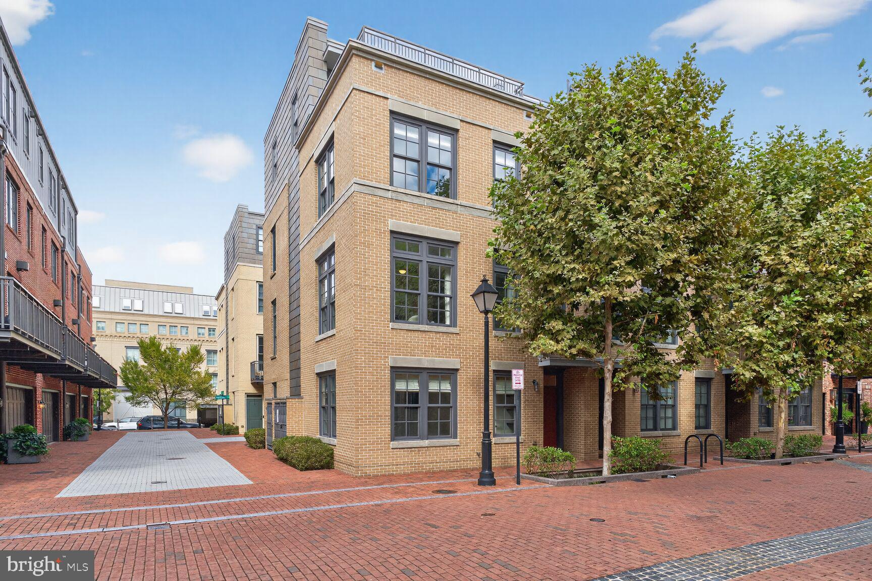ROBINSON LANDING - Residential