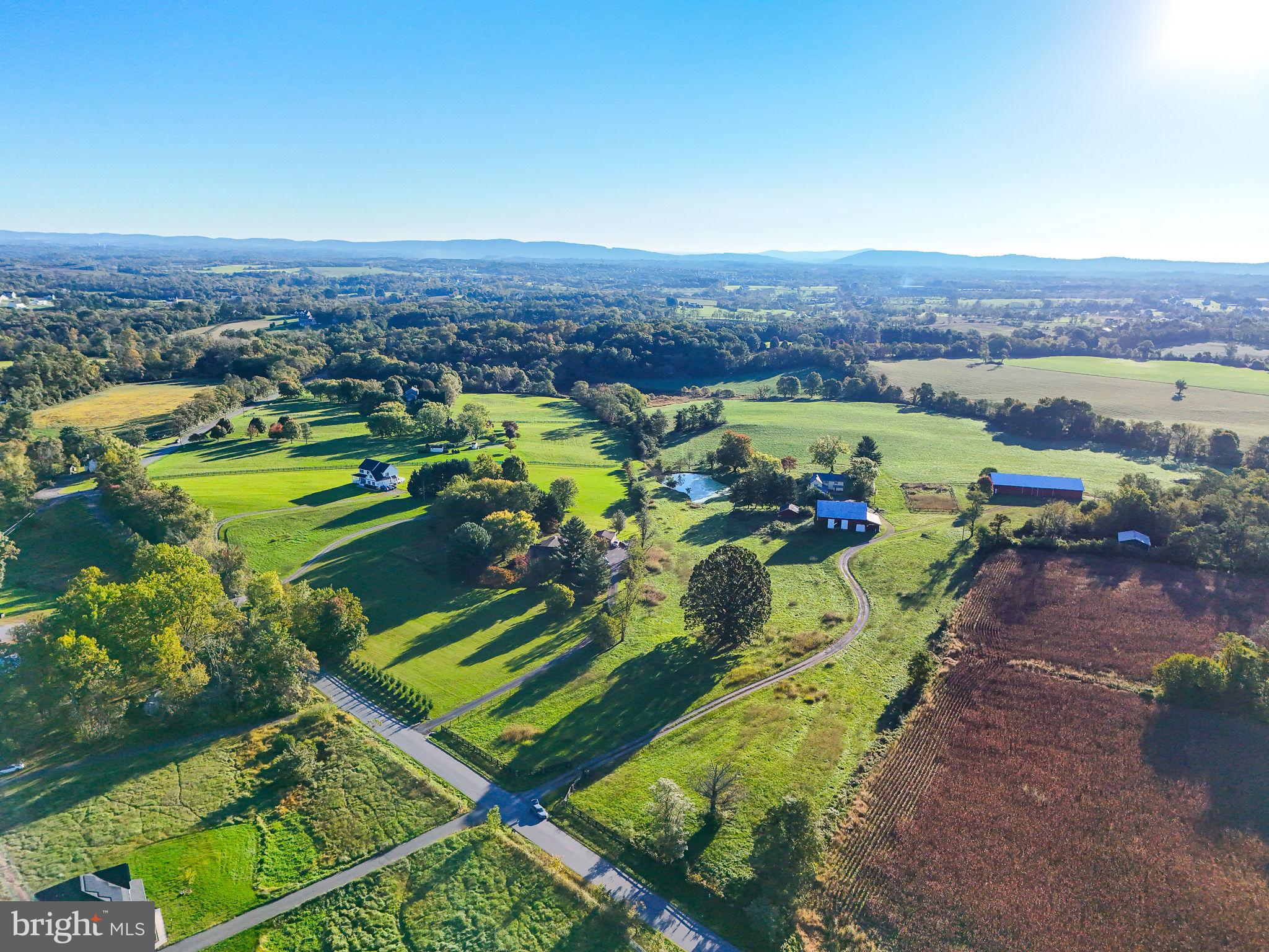 SHORT HILL - Land