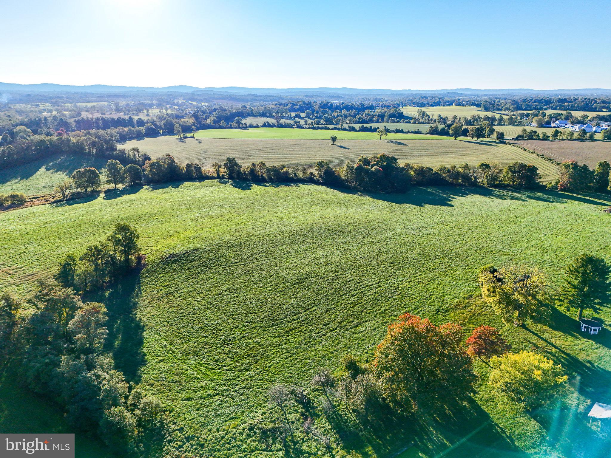 SHORT HILL - Land