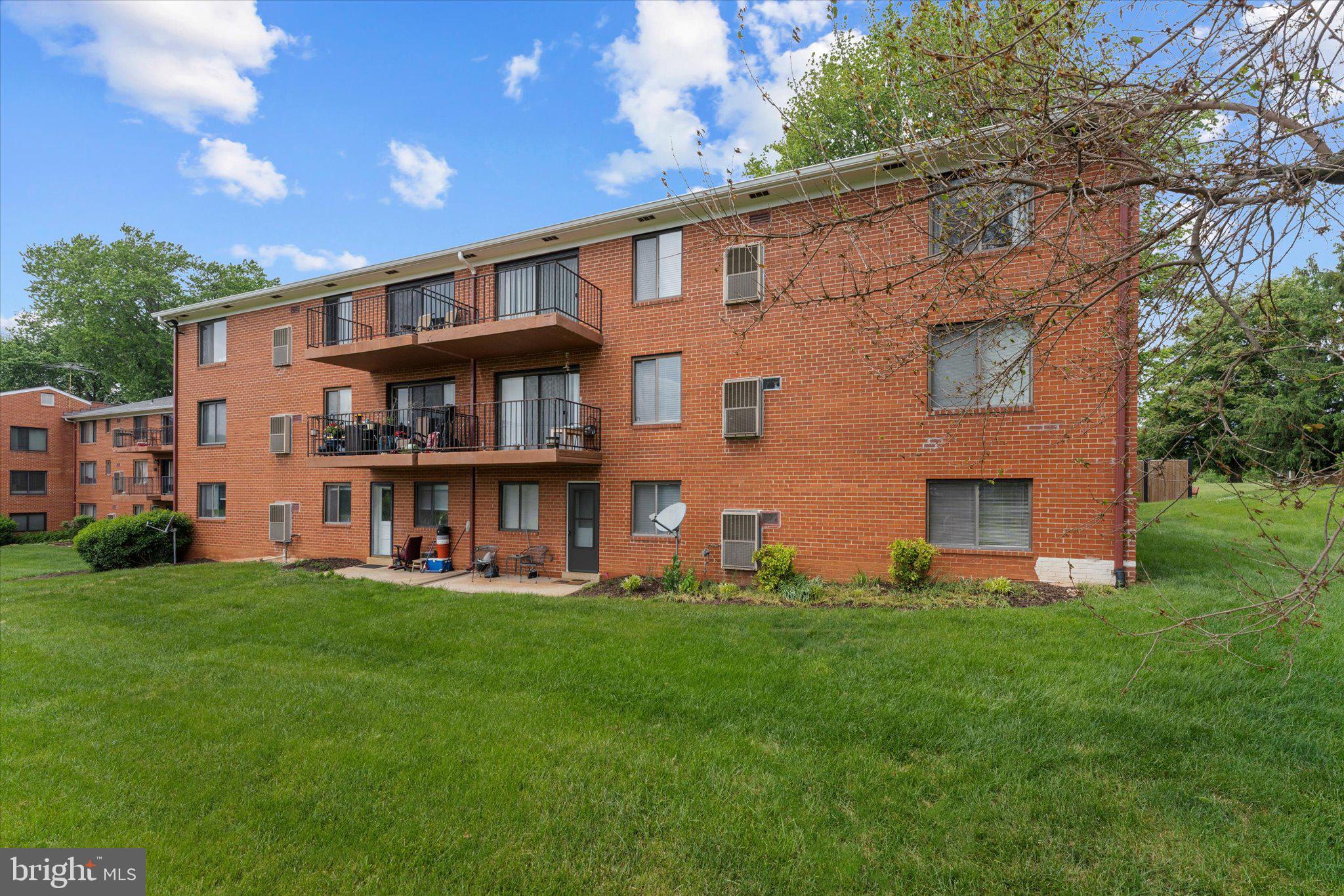 COUNTRY CLUB GREEN - Residential