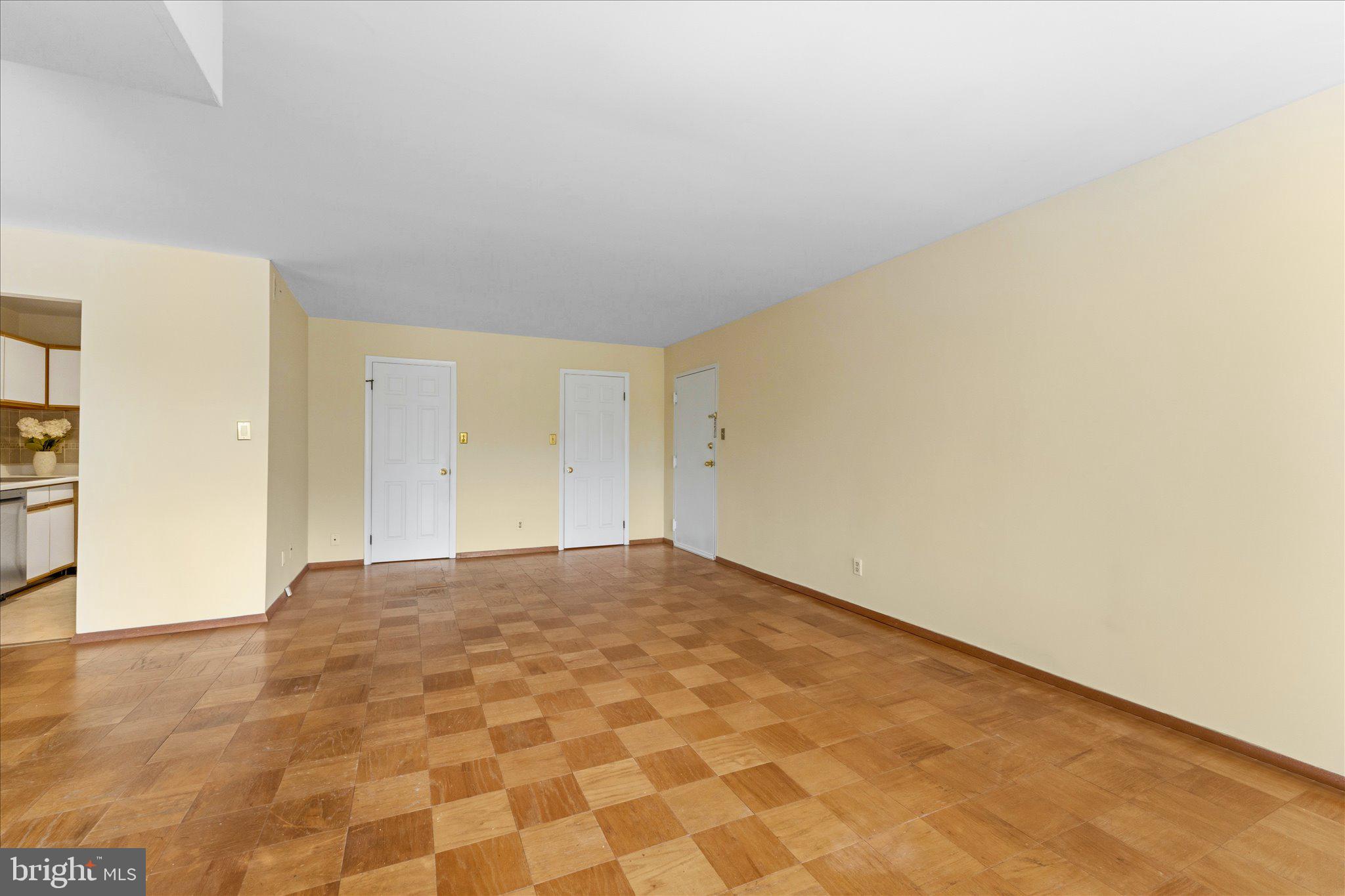 COUNTRY CLUB GREEN - Residential