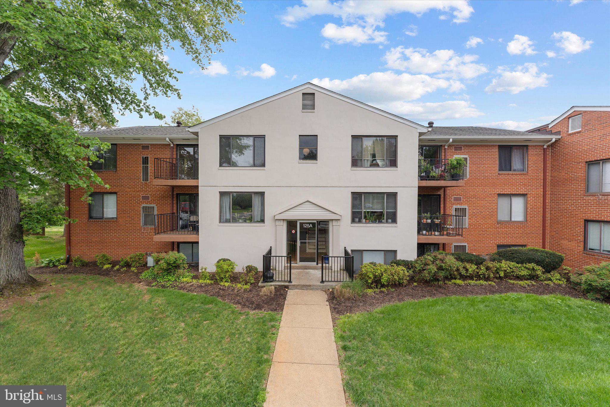 COUNTRY CLUB GREEN - Residential