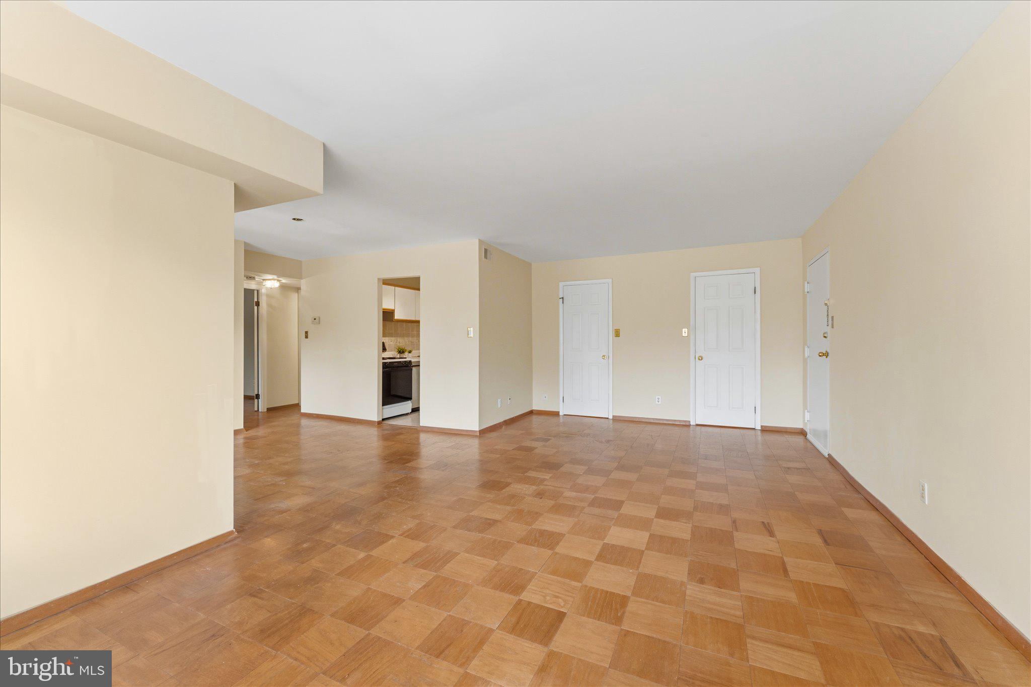 COUNTRY CLUB GREEN - Residential