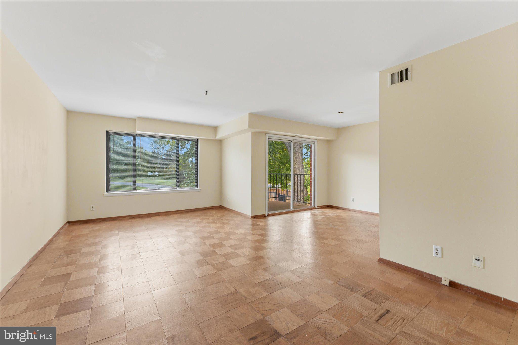COUNTRY CLUB GREEN - Residential