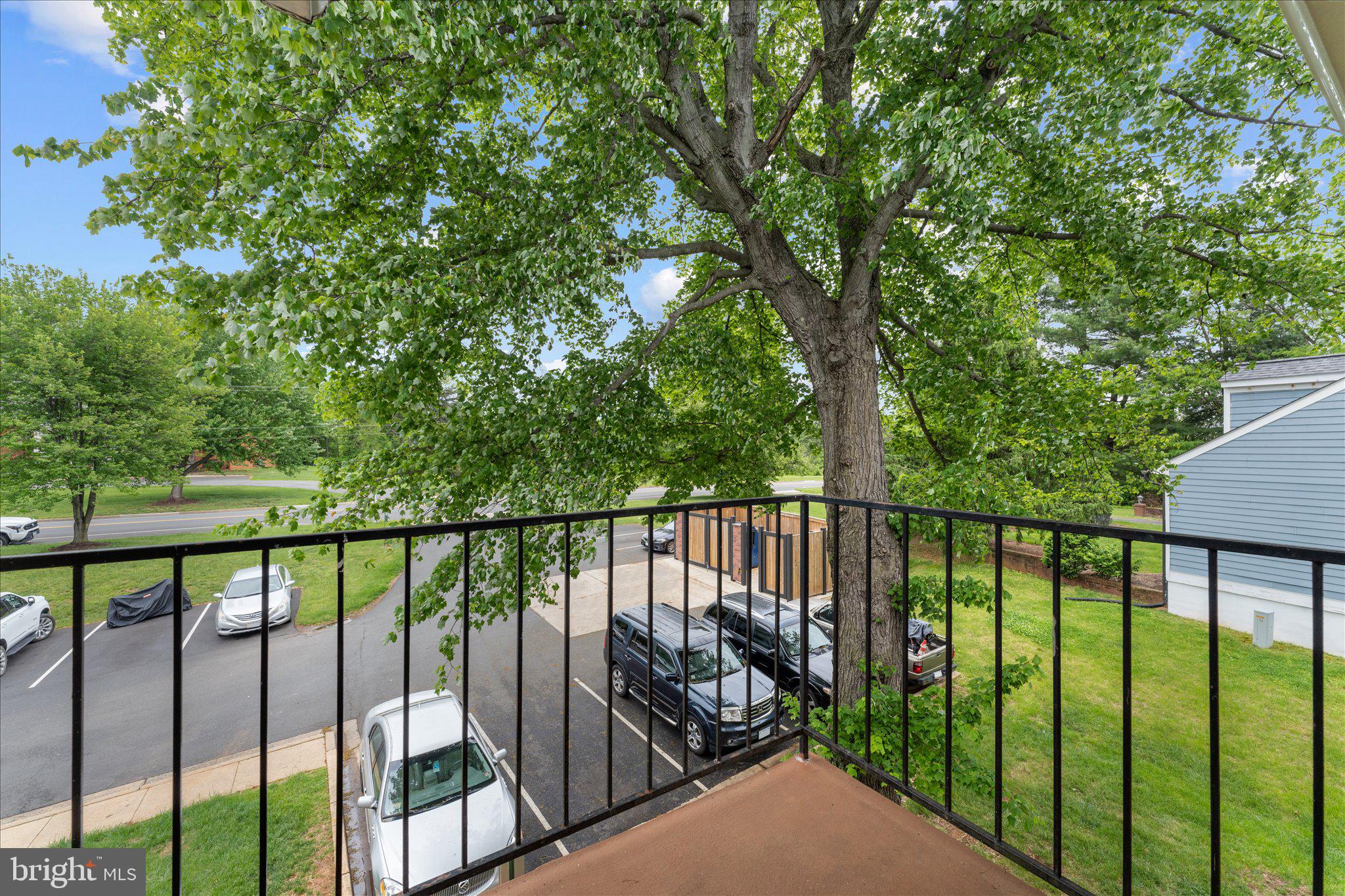 COUNTRY CLUB GREEN - Residential