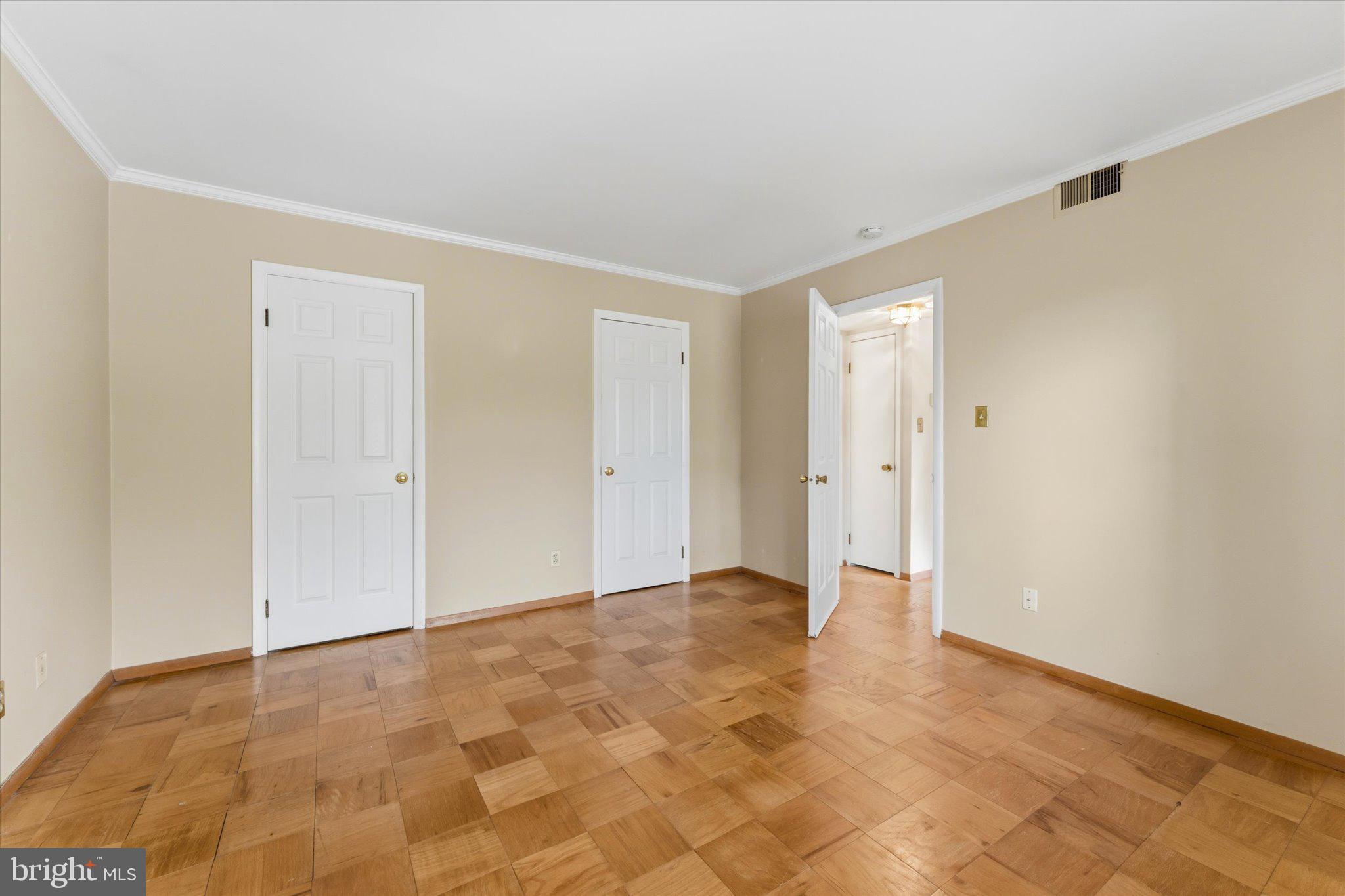 COUNTRY CLUB GREEN - Residential