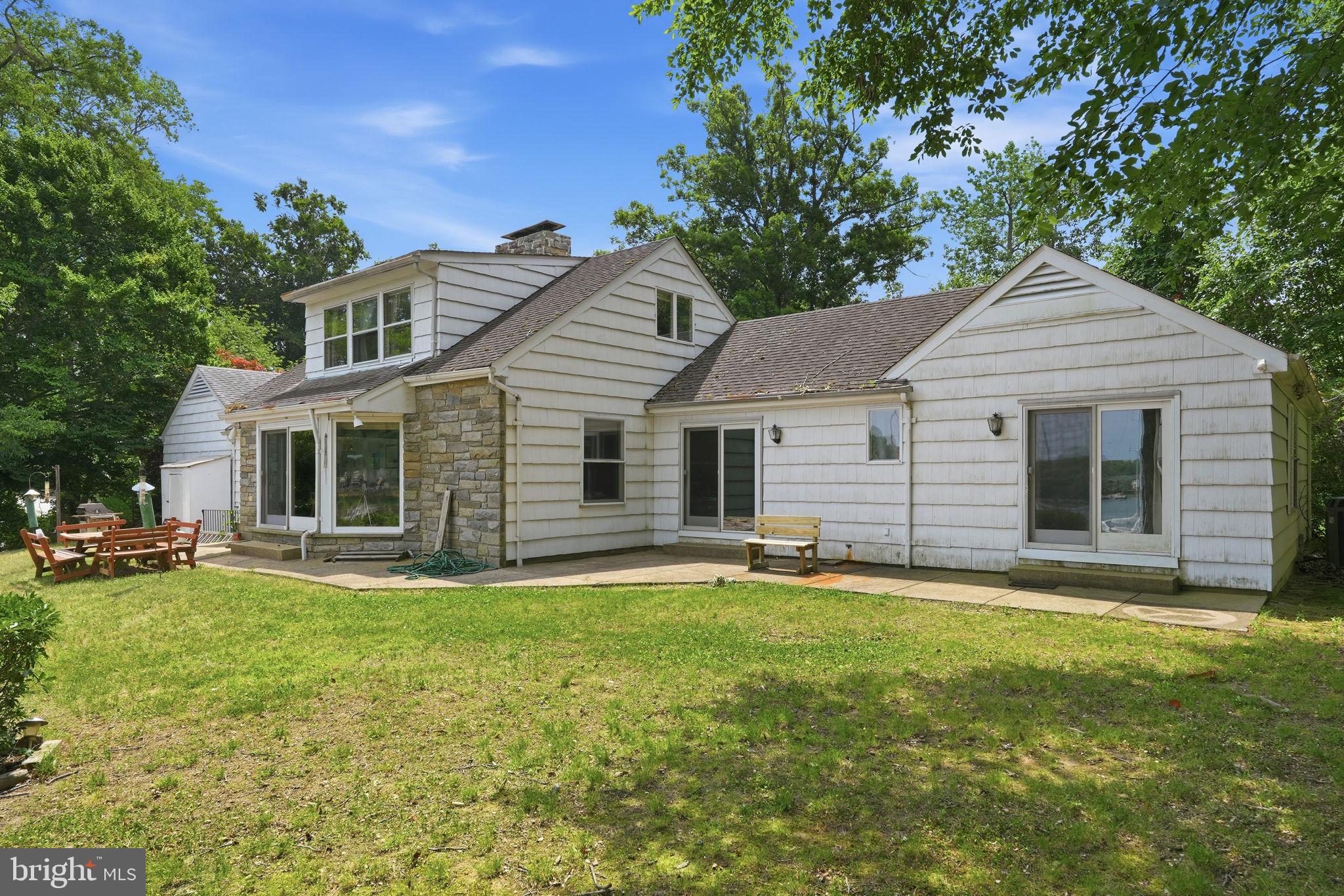 WHITEHALL MANOR - Residential