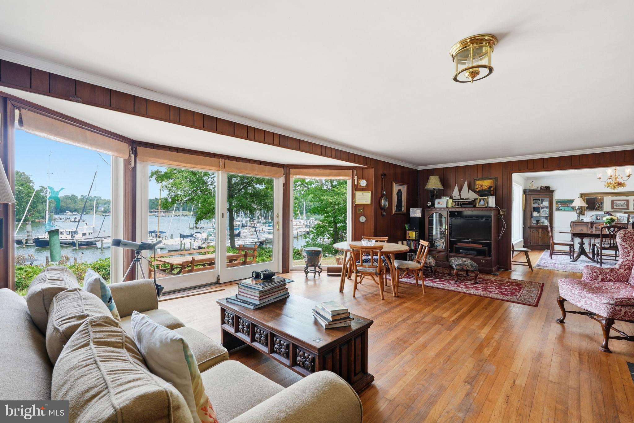WHITEHALL MANOR - Residential