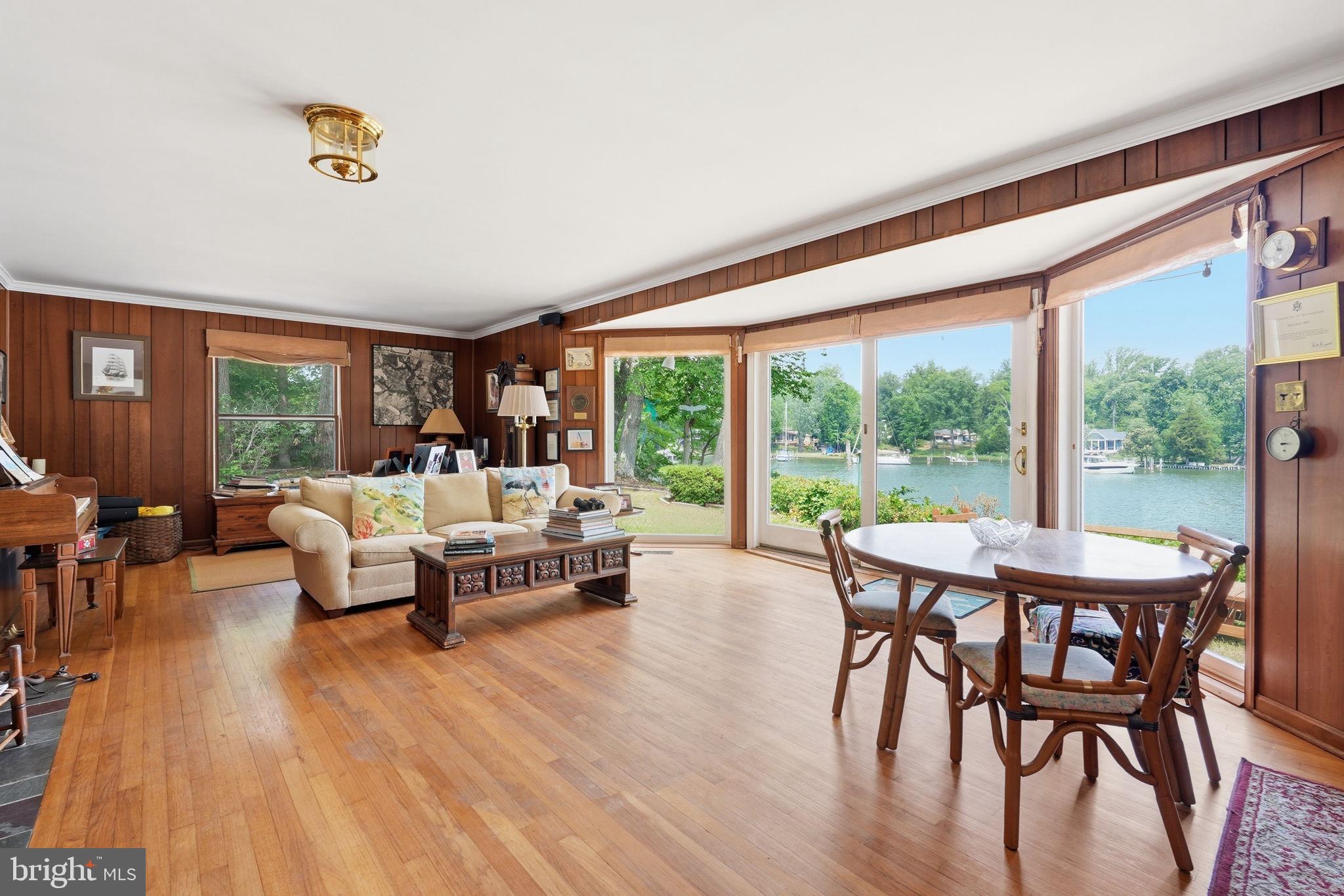 WHITEHALL MANOR - Residential