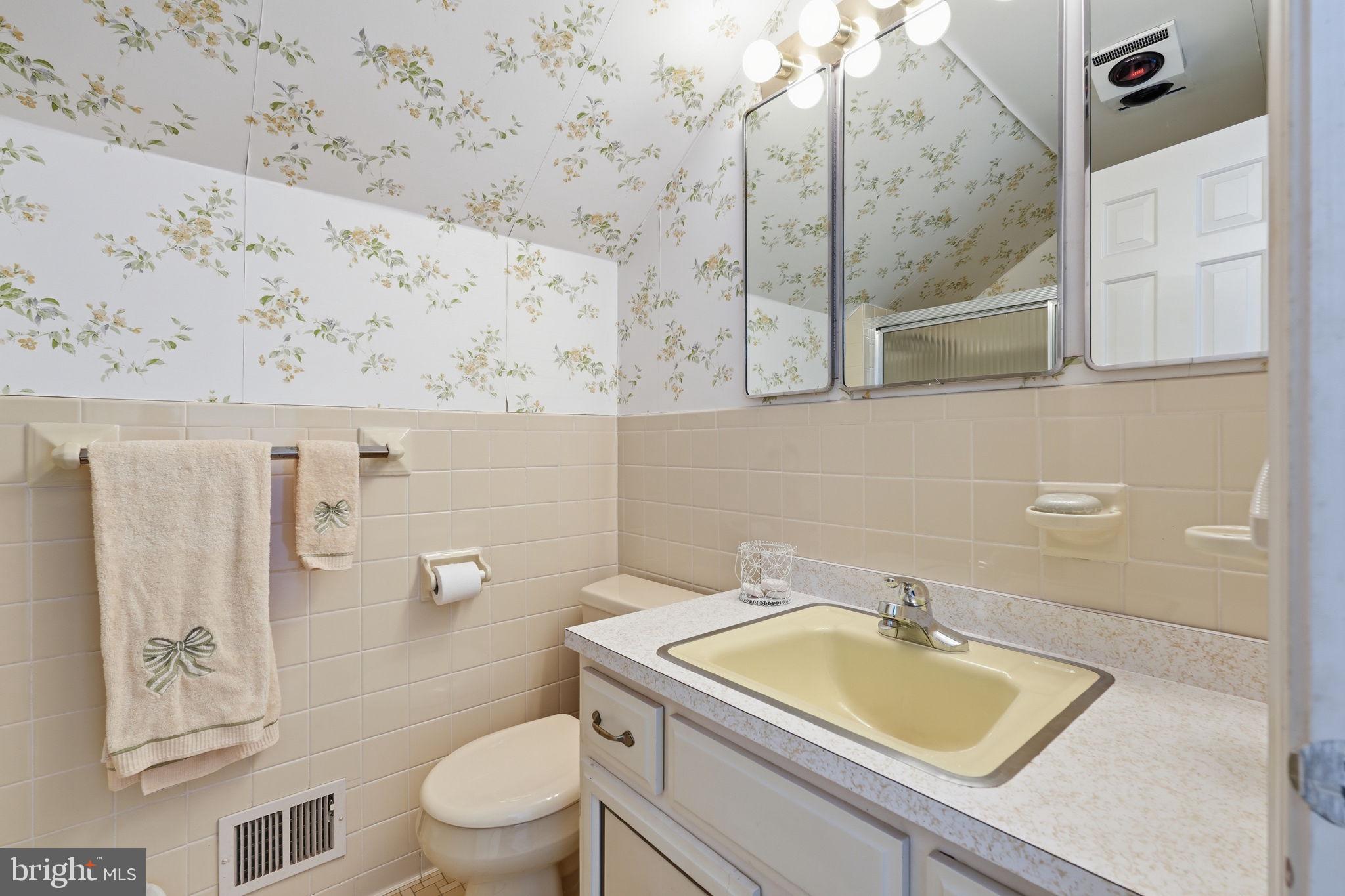 WHITEHALL MANOR - Residential