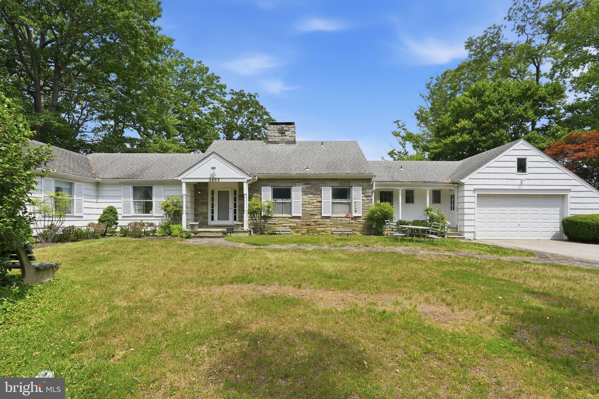 WHITEHALL MANOR - Residential