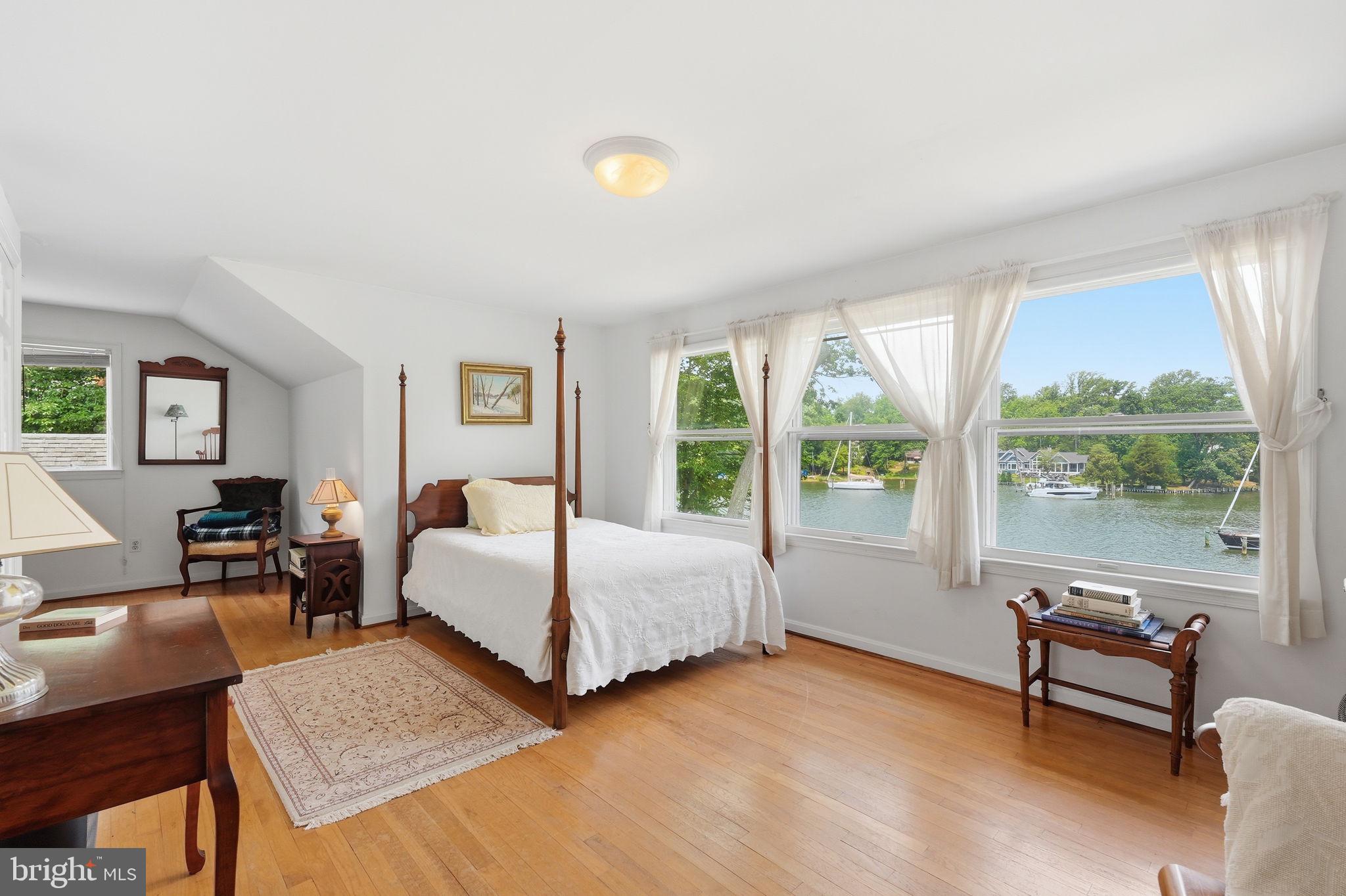 WHITEHALL MANOR - Residential