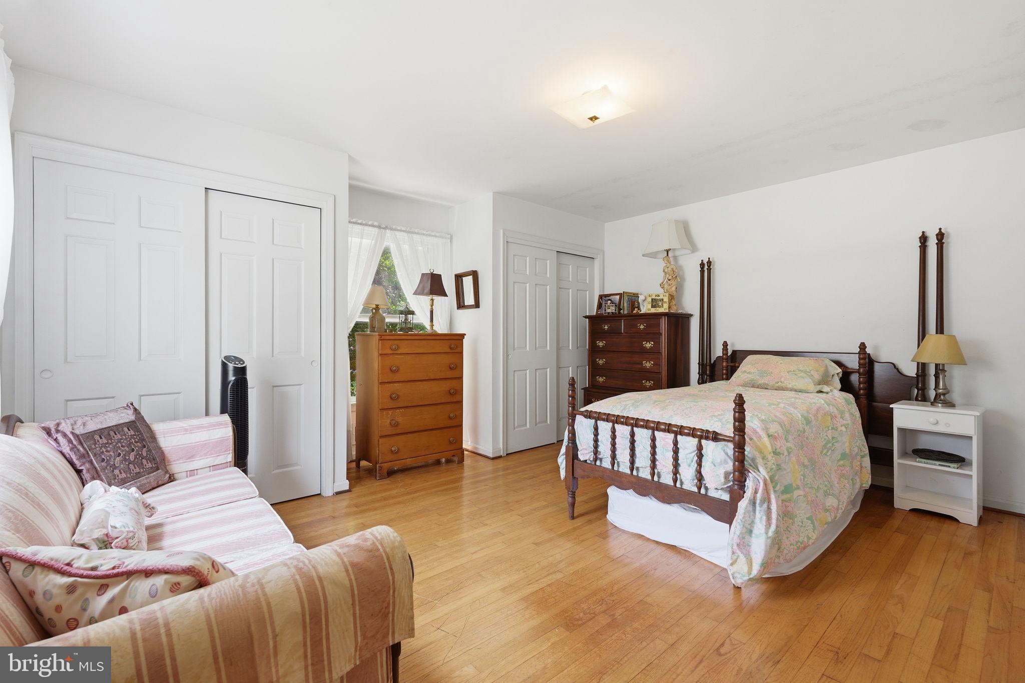 WHITEHALL MANOR - Residential