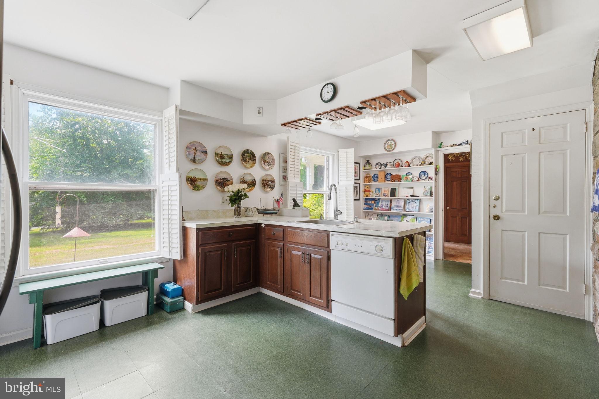 WHITEHALL MANOR - Residential