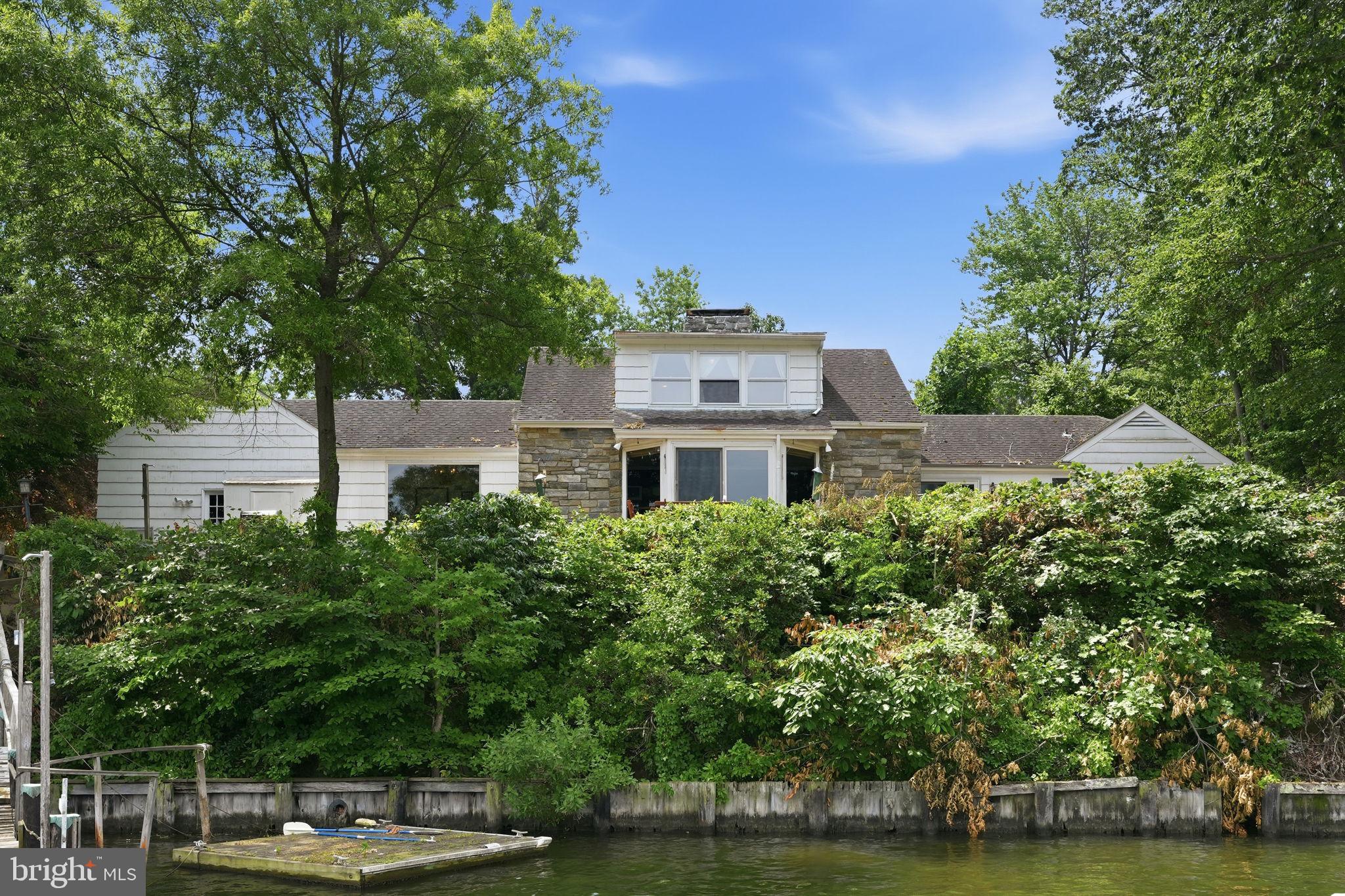 WHITEHALL MANOR - Residential